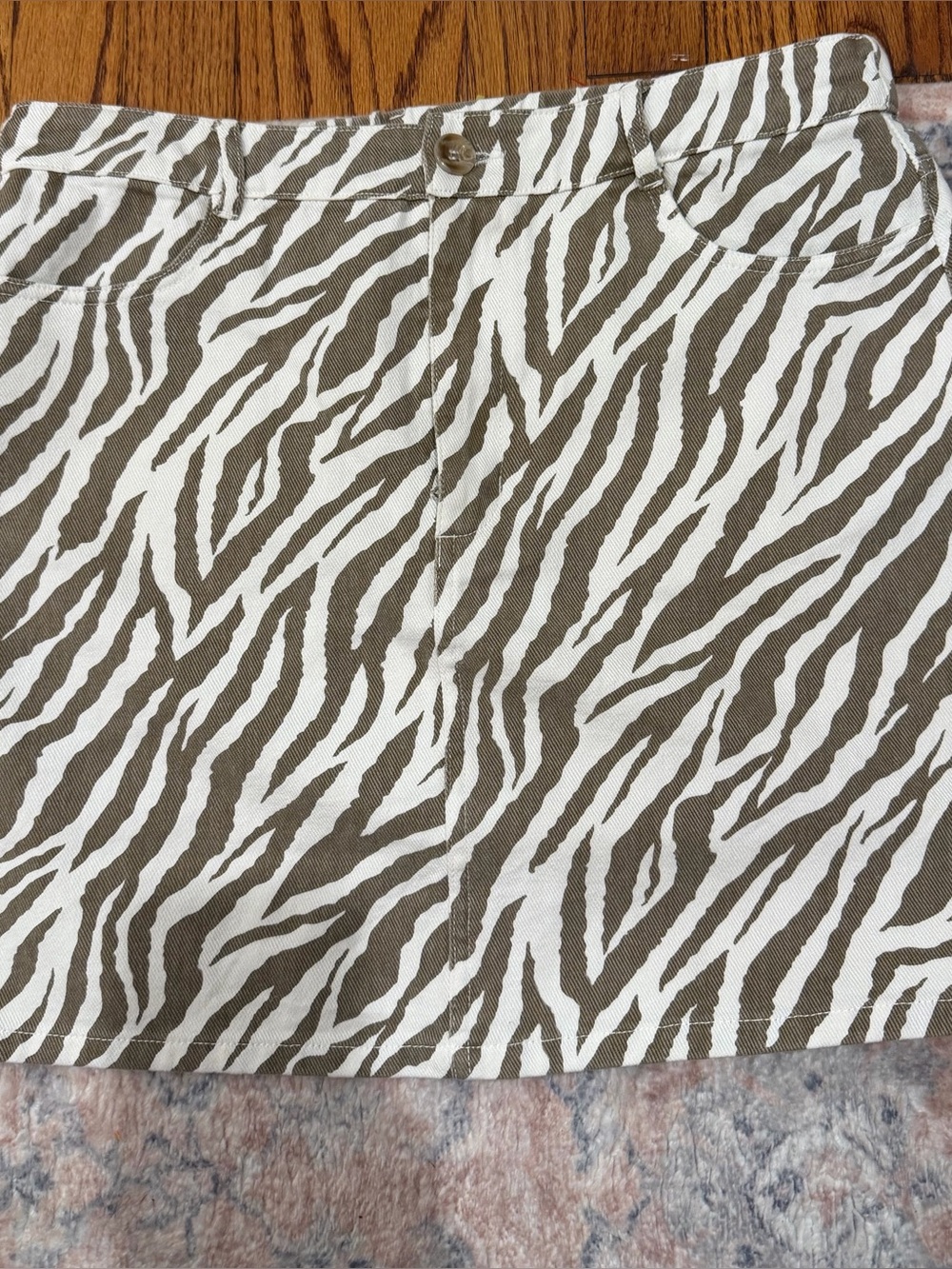 Women’s Zebra-Print Skirt in White and Taupe
